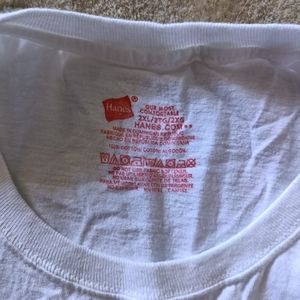 Hanes white 2 xl tshirts